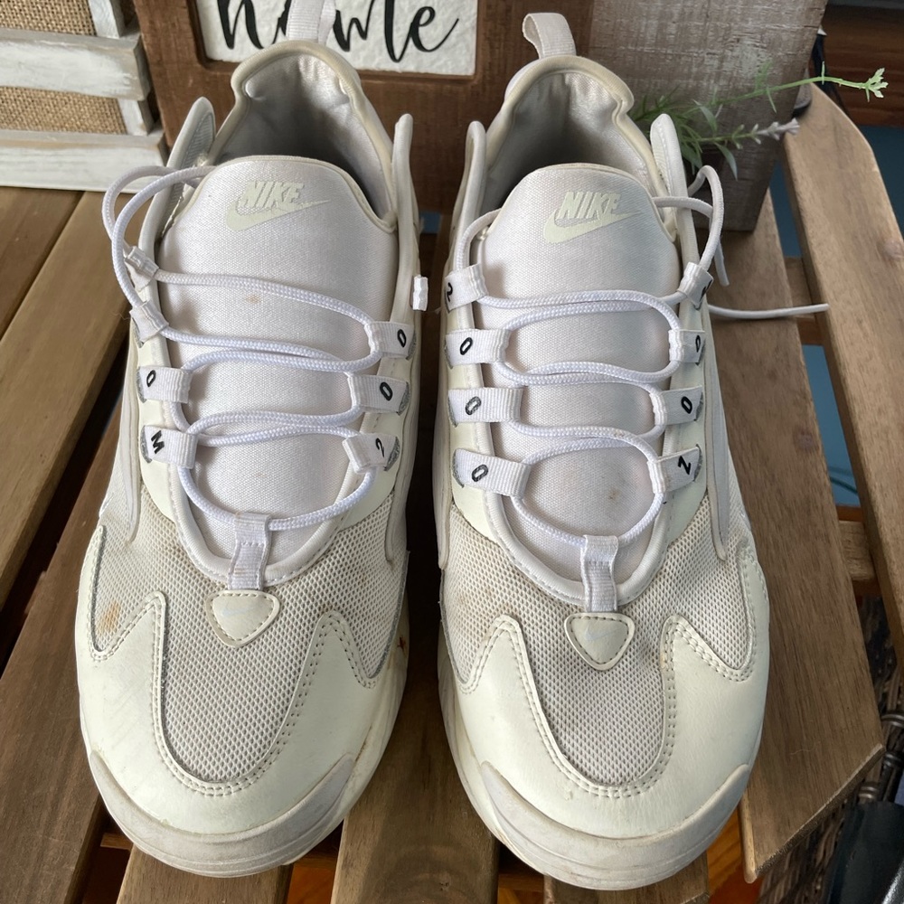 NIKE sneakers pre owned men size 9:5